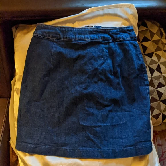 H&M Denim Meni Skirt - Picture 3 of 3